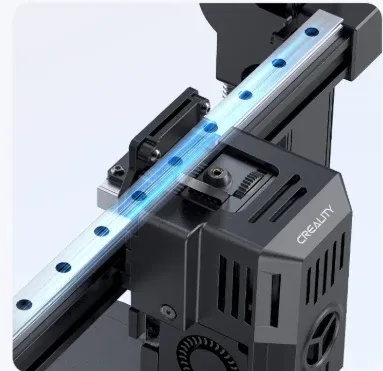 Trilho linear do eixo X da Ender 3 V3 KE, com o carro de esferas correndo sobre a barra de aço
