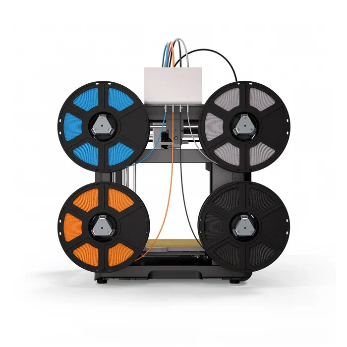 Impressora 3D Flashforge AD5X vista de frente, com os quatro rolos de filamento de cores diferentes encaixados na parte de cima da máquina